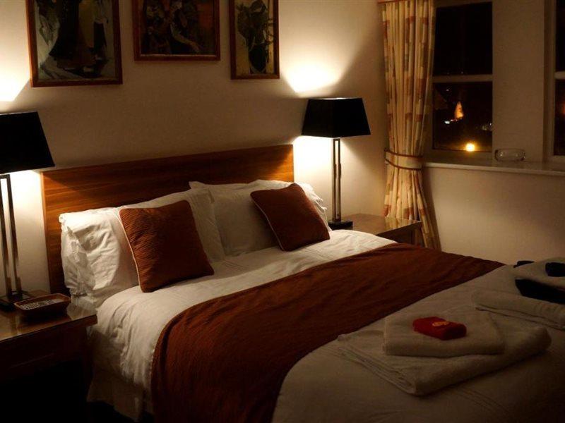 The Lyn Valley Guest House Линтън Екстериор снимка