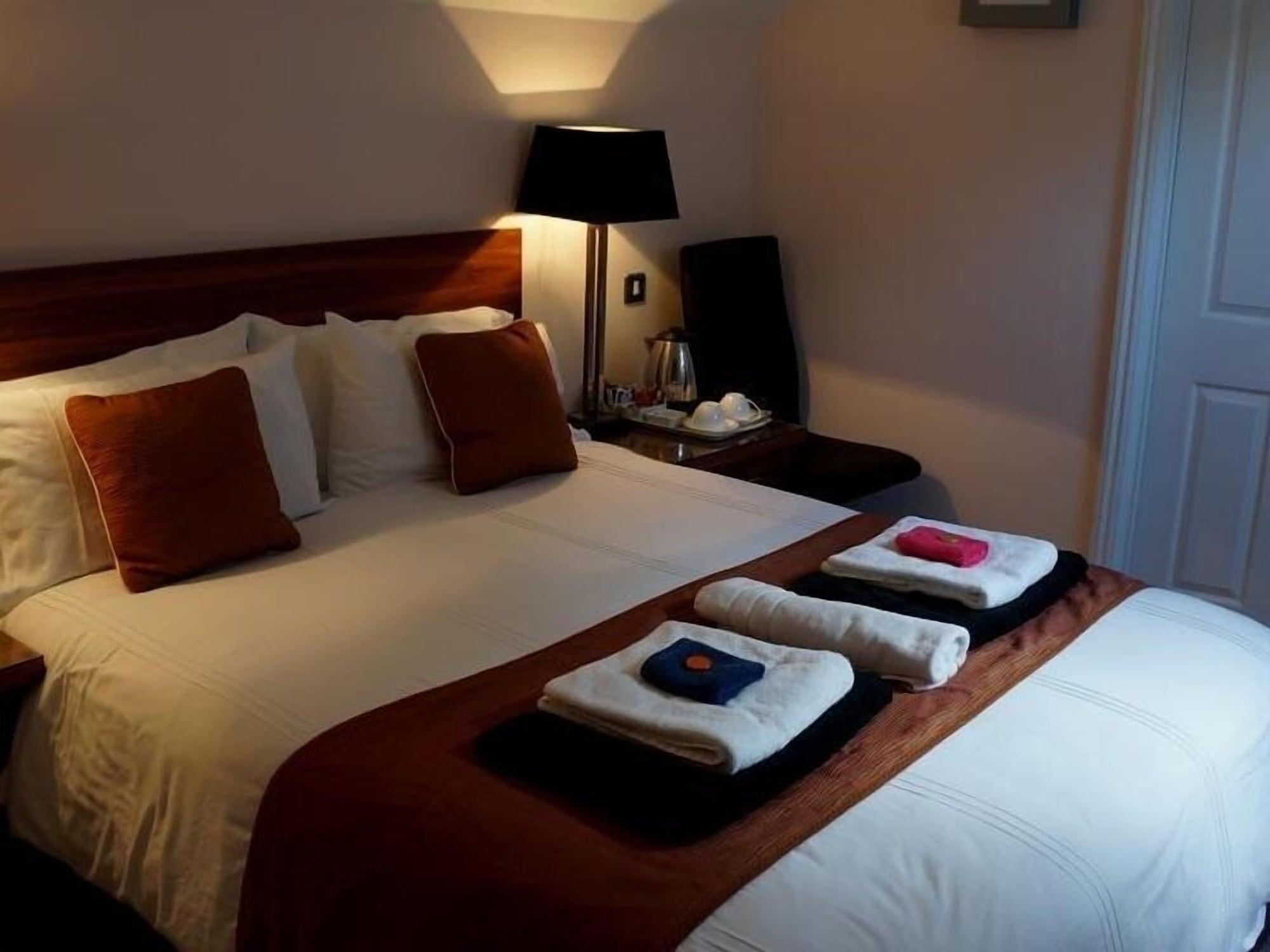 The Lyn Valley Guest House Линтън Екстериор снимка