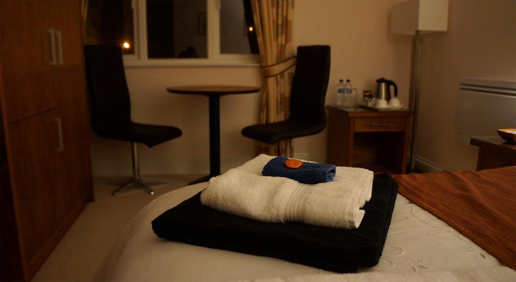 The Lyn Valley Guest House Линтън Стая снимка